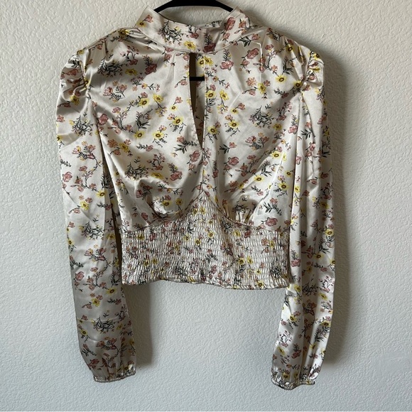 Guess Floral Satin Cropped Blouse with Long Sleeves, V Cutout Neck, Buttons - Picture 2 of 12